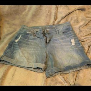 Calvin Klein Light Wash Jean Shorts (W30)